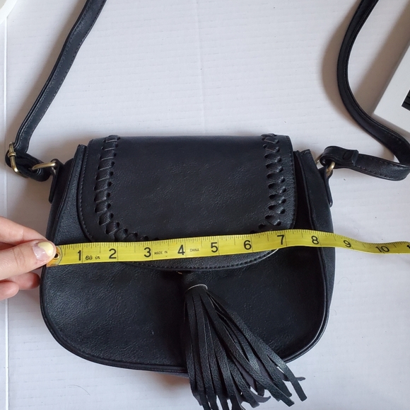 Black tassel crossbody  bag - Picture 6 of 7